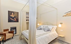 Tohouse Rooms